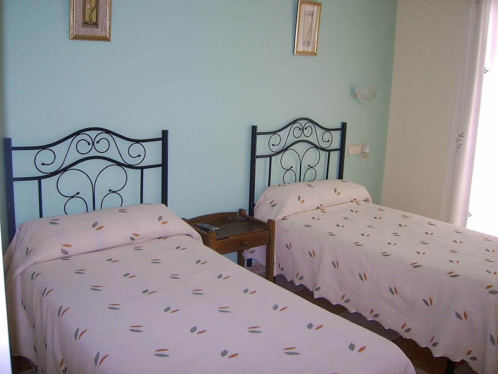 Hostal Cabañas Carboneras de Guadazaón Habitación foto